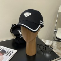 ★超人気 プラダ 激安通販 の人気者は色合わせのトライアングル野球帽