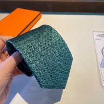 入手困難 エルメス 偽物通販 アルファベット男性の新しいネクタイ