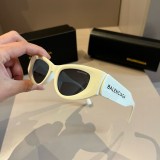 追跡付 バレンシアガ 激安偽物のキャッツアイの狭フレームサングラス