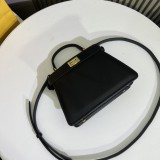 日本未入荷 フェンディ 激安偽物 Fendiの最新子猫バッグ
