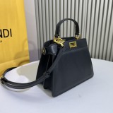 日本未入荷 フェンディ 激安偽物 Fendiの最新子猫バッグ