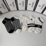 使い勝手良し シャネル 偽物通販 ミドル丈スタッズソックス