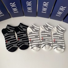 ★超人気 ディオール 激安通販 の新定番ミドル丈スタッズソックス