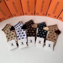 使い勝手良し ルイヴィトン 激安偽物 のミドル丈スタッズソックス