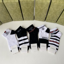 新作 グッチ n級品 の新定番中短タイプスタッズソックス