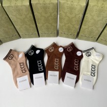 【話題商品！】グッチ コピー の新定番中短タイプスタッズソックス