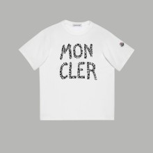 超奇跡の入荷☆ モンクレール コピーおすすめ 24SS変則アルファベットパッチワーク刺繍スモールロゴ半袖Tシャツ