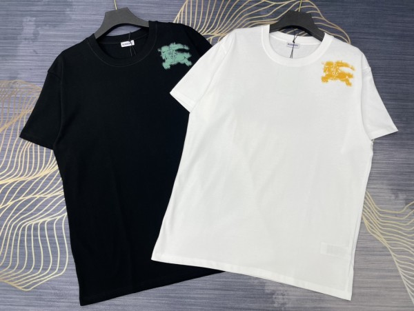 一目惚れ♪ バーバリー スーパーコピー 2024春夏新作戦馬ロゴ丸首半袖Tシャツ2色