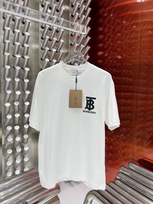 高品質 バーバリー n級品2024 ss最新レザーロゴ発泡丸首半袖Tシャツ