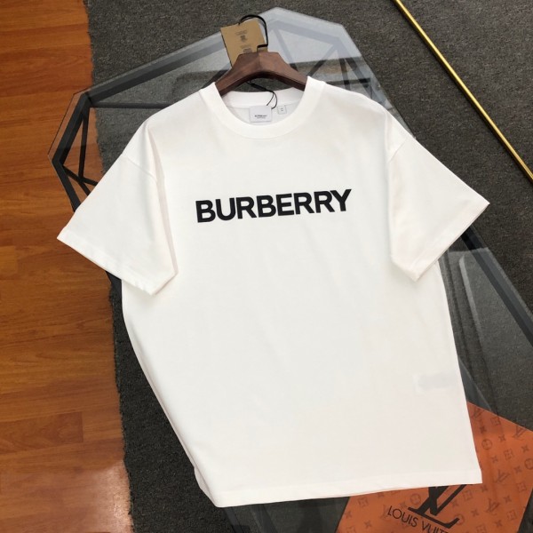 ★超人気 バーバリー コピー 2024新作立体アルファベット半袖Tシャツ