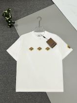 日本未入荷 バーバリー 激安通販 の最新トップバージョンの胸元戦馬刺繍工芸半袖Tシャツ