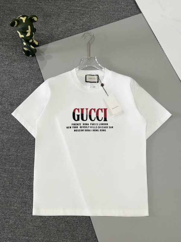 【限定】グッチ 激安通販 の最新トップバージョンの胸の前の厚手版ゴムロゴ工芸Ｔシャツ