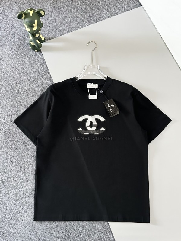 使い勝手良し シャネル n級品 英語LOGOプラス帖毛糸小香マークを用いて丸首半袖Tシャツ