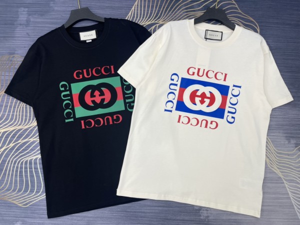★超人気 グッチ コピー 2024春夏新作プリントロゴラウンドネック半袖Tシャツ2色