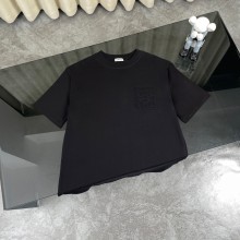 超話題! ロエベ n級品 24 ss最新立体クラシックエンボスロゴ半袖Tシャツ