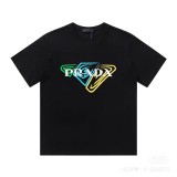 新作 プラダ 激安通販 の胸元ロゴをプリントした肌感カバーラウンドネックTシャツ2色