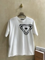 大人気 プラダ コピーおすすめ グラフィティメタリックトリコロール半袖Tスリーブ2色