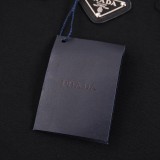 【話題商品！】プラダ n級品 2024 SS春夏新作メタリック3点角ラベル刺繍ロゴラウンドネック半袖Tシャツ