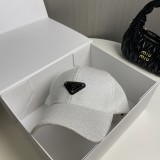 日本未入荷 プラダ コピーおすすめ の新型トライアングルキャップ