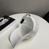 日本未入荷 プラダ コピーおすすめ の新型トライアングルキャップ