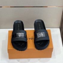 累積売上総額第１位！ ルイヴィトン 激安偽物 の新型メンズ サンダル