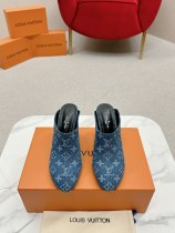 入手困難 ル イヴィトン コピー のクリスタルストーンとハイヒールのサンダル