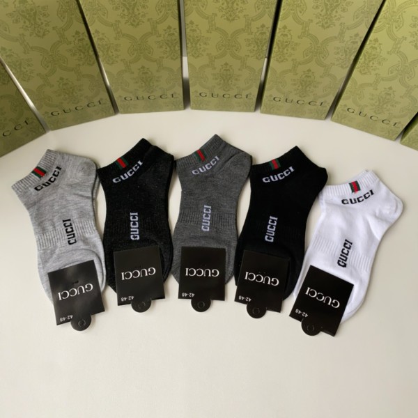 【限定】グッチ 激安通販 の新作中短タイプスタッズソックス
