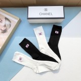 入手困難 シャネル コピーおすすめ 超爆金網紅靴下でアルファベット