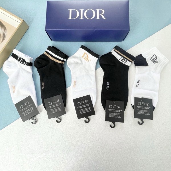 稀少 ディオール コピー の定番ロゴ入りアルファベットソックス