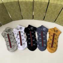 稀少 グッチ 偽物通販 の新作中短タイプスタッズソックス