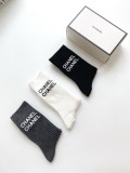 【限定】 シャネル 激安偽物 クラシックアルファベットロゴコットンミッドソックスふくらはぎソックス