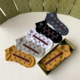 稀少 グッチ 偽物通販 の新作中短タイプスタッズソックス
