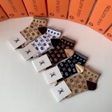 大人気 ルイヴィトン コピー の新作ミドル丈スタッズソックス