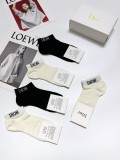 日本未入荷 ディオール n級品 クラシックアルファベットロゴ夏の薄手エアコンソックス