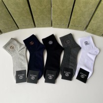 入手困難 グッチ スーパーコピー の新作ミドル丈刺繍スタッズソックス