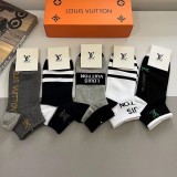 使い勝手良し ルイヴィトン スーパーコピー 定番アルファベットロゴの中にストッキング