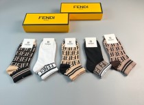 ★超人気 フェンディ コピー の新定番中短タイプスタッズソックス