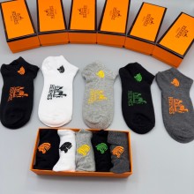 使い勝手良し エルメス n級品 の新作定番中短刺繍のスタッズソックス