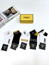 稀少 フェンディ n級品 定番アルファベットロゴコットンソックス