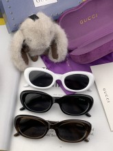 入手困難 グッチ コピー Gucci定番のフレームデザインで3色