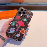 高品質 ルイヴィトン 激安通販 Lv草間弥生シリーズ精孔全包携帯ケースLvエンボス携帯ケース