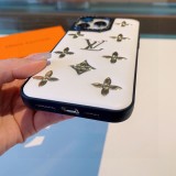 使い勝手良し ルイヴィトン コピー LVエンボスめっき金ロゴケース
