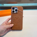大人気ルイヴィトン スーパーコピー Lv新型携帯ケース半包突孔カメラケース