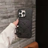 ★超人気 ルイヴィトン コピー Lv新型携帯ケース半包突孔カメラケース