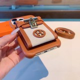 稀少 エルメス 激安通販 のパスケースは携帯ケースを斜めに掛けて