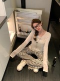 累積売上総額第１位！セリーヌ コピーおすすめ ストライプのカジュアルパンツ