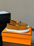 使い勝手良し エルメス 激安偽物 のクラシックな男性は足を踏み入れて楽靴を踏んで