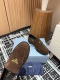 【限定】プラダ 激安偽物 25 Ss早春三角標識羊猄楽福靴