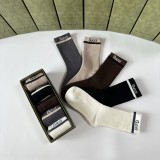 日本未入荷 グッチ n級品 ミドル丈スタッズソックス
