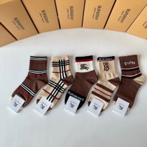 【話題商品！】バーバリー コピー ミドル丈スタッズソックス